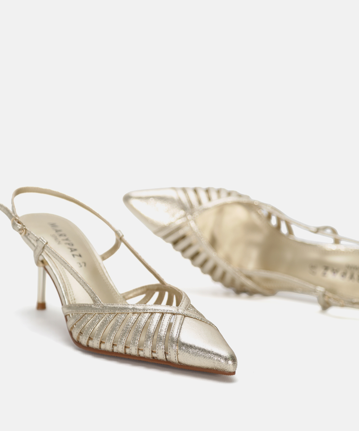 Sapato com salto fino e tiras image number null